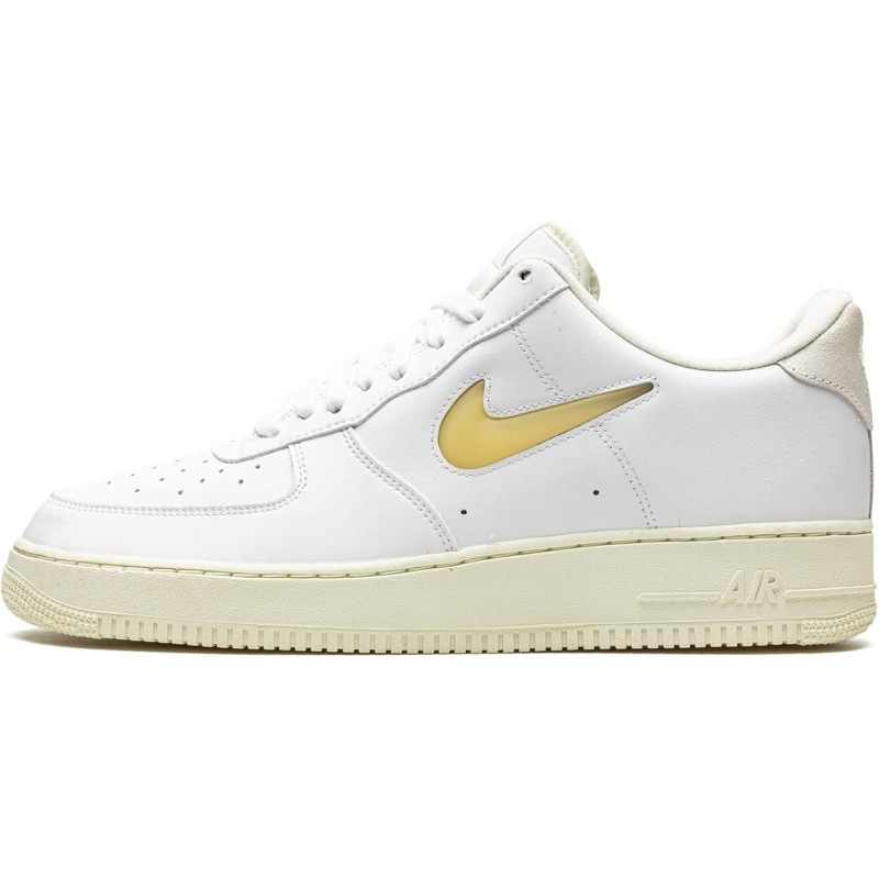 Chaussures de basket-ball Nike Air Force 1 '07 LX pour homme, blanc/vanille pâle-noix de coco